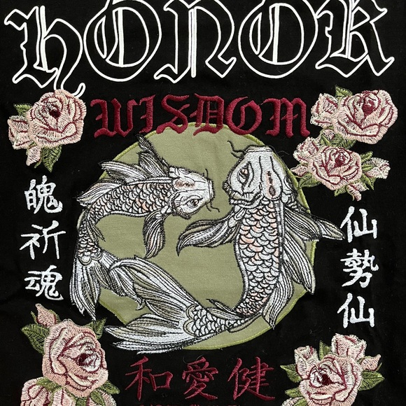 Embroidered Urban ID Black T-Shirt with Fish and Floral Design - Picture 2 of 4